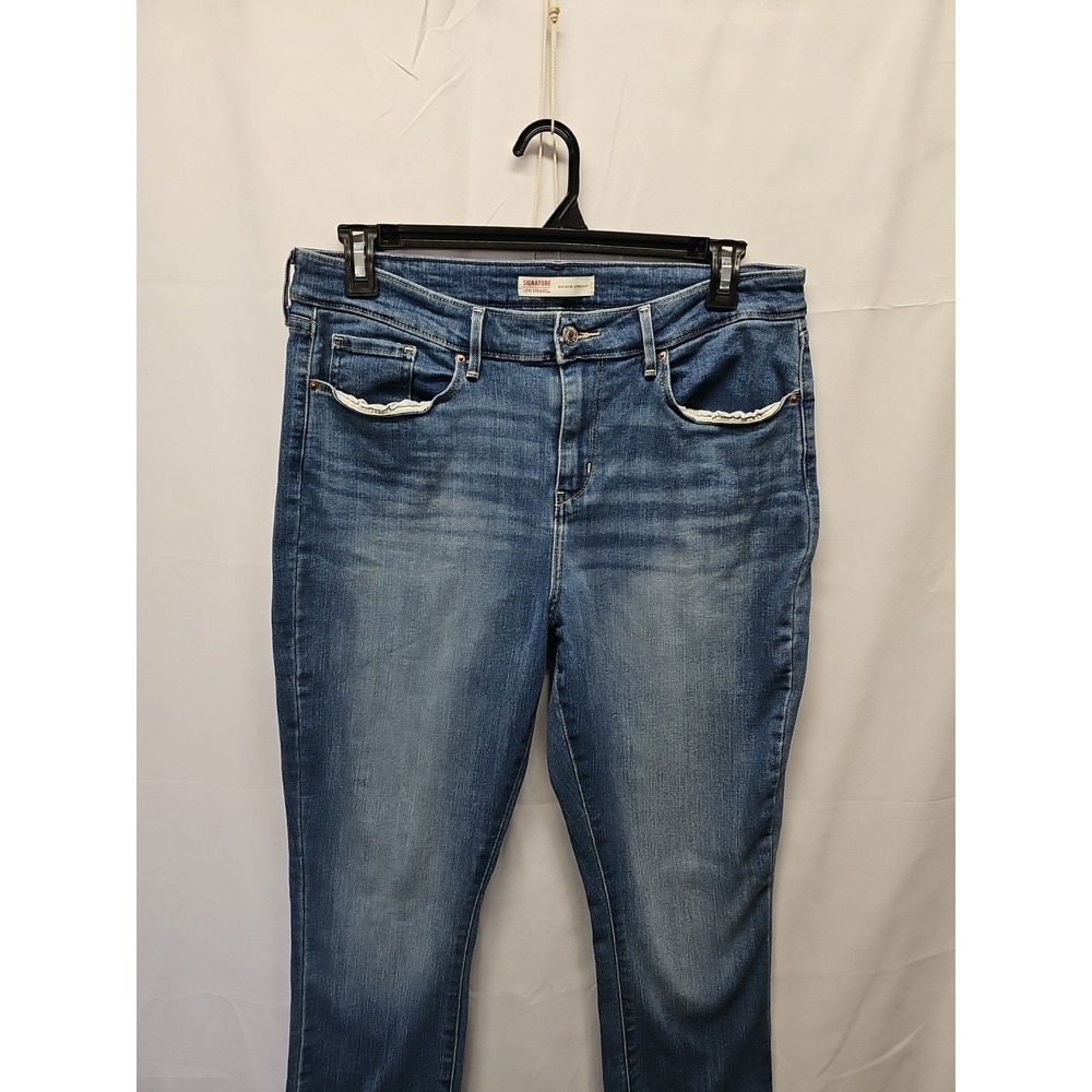 Levi's Women's Signature Strauss Mid Rise Straight Short Size 16 S 34x29 - Picture 6 of 14